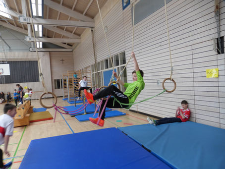 "hüpfen - klettern - balancieren"