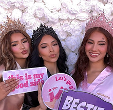 The MODA 2000 models taking quince pictures in Anaheim 