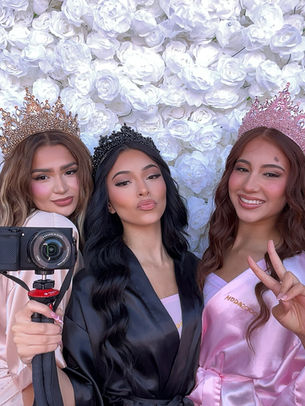 Quince girls taking photo