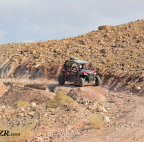 רכב שטח של רייזר רמון עובר קטע טכני סלעי ומאתגר במסלול "גווני בראשית"