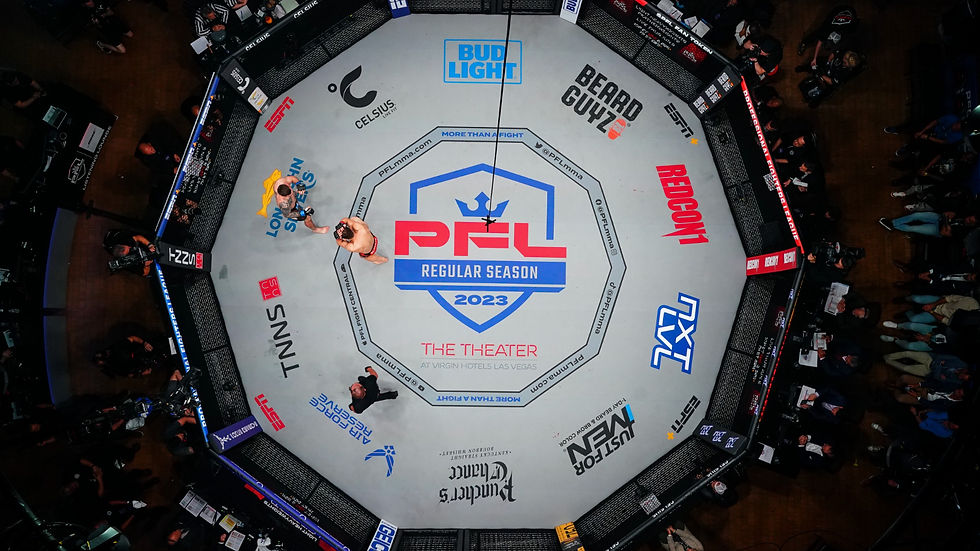 Le logo PFL au centre de l’octogone. Ambitions mondiales, mais équilibre instable entre sport, business et lisibilité.