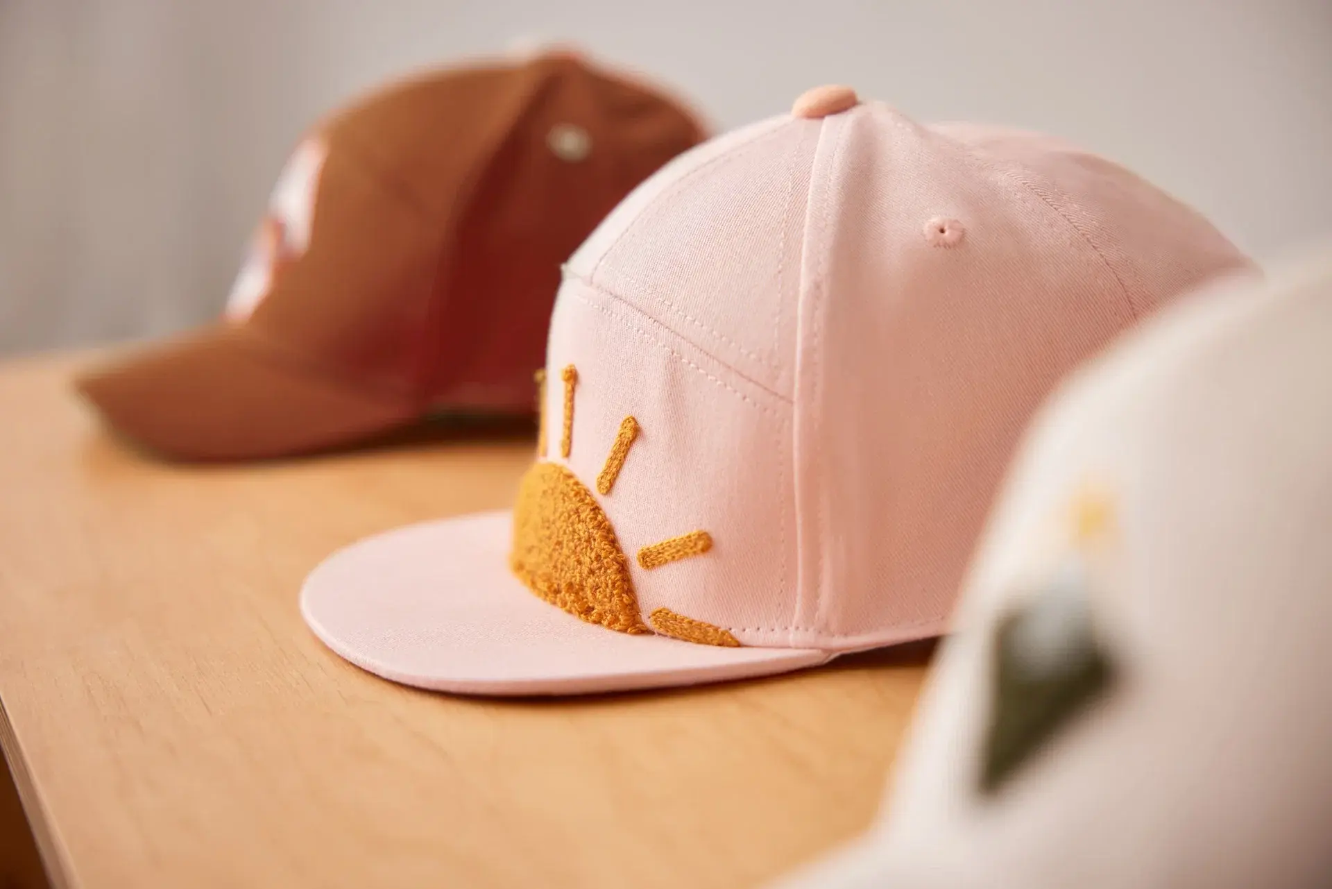 Casquette visière plate - soleil, rose clair - Lässig