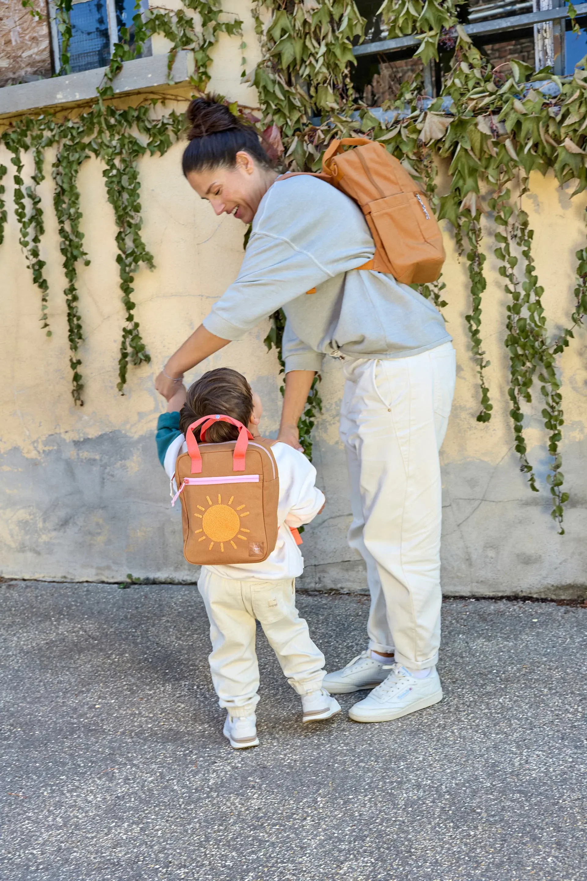Sac à dos carré Little One & Me - caramel - Lässig