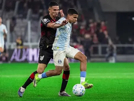 Grêmio não aproveita vantagem numérica e empata sem gols com o Athletico e segue sem vencer fora de casa