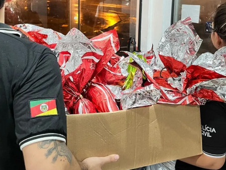 Ovos de Páscoa vencidos desde 2023 eram vendidos em mercado do RS