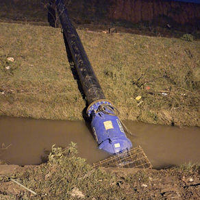 São Leopoldo: Semae instala bomba anfíbia no bairro Vicentina para conter alagamentos
