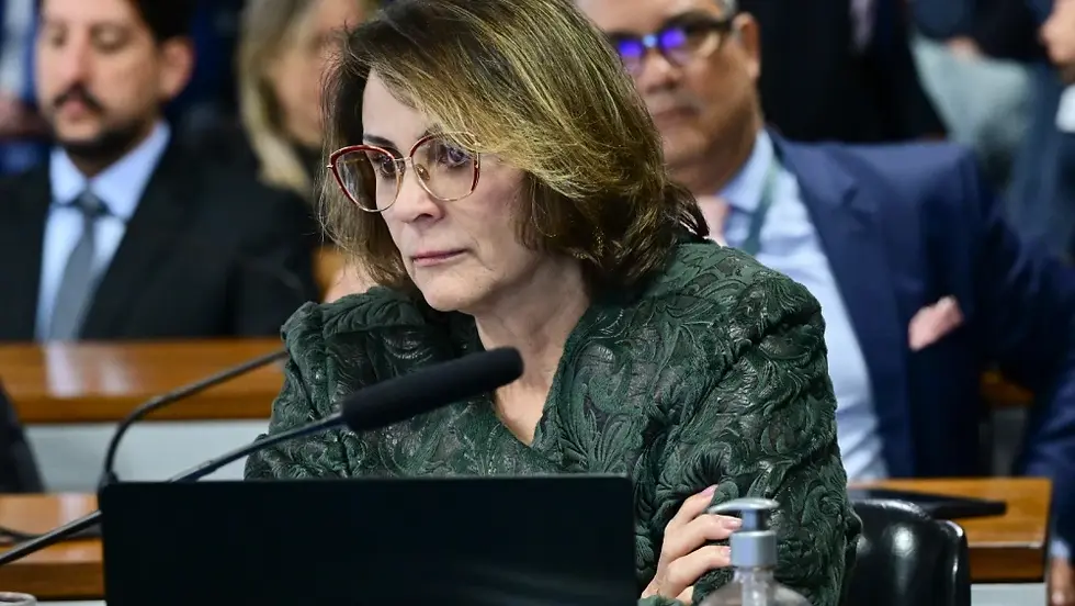 Damares Alves acusa uso político de verba da Embratur em homenagem a Lula no Carnaval carioca