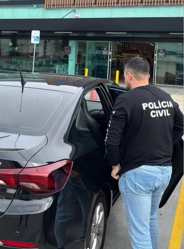 DEAM de São Leopoldo prende dois homens foragidos por violência contra mulheres em Santa Catarina