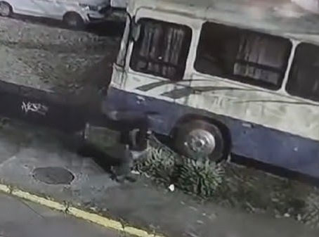 Menino de três anos é abandonado pelo pai dentro de ônibus que faz linha de Porto Alegre a Gramado