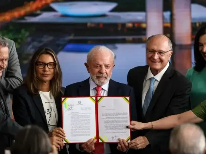 Lula veta projeto que reduziria penas dos condenados pelos atos de 8 de janeiro