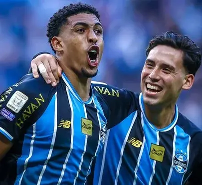 Grêmio vence São Paulo por 2X1 e vê zona de rebaixamento mais distante
