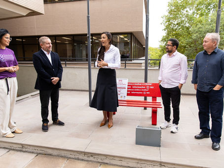 São Leopoldo instala primeiros Bancos Vermelhos e reforça combate à violência contra a mulher