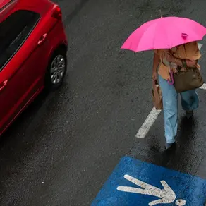 Semana começa com chegada de frente fria avança que traz chuva forte e derruba as temperaturas no RS