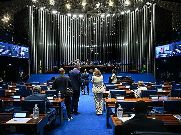 Senado aprova projeto que cria pagamento automático de pensão alimentícia via Pix