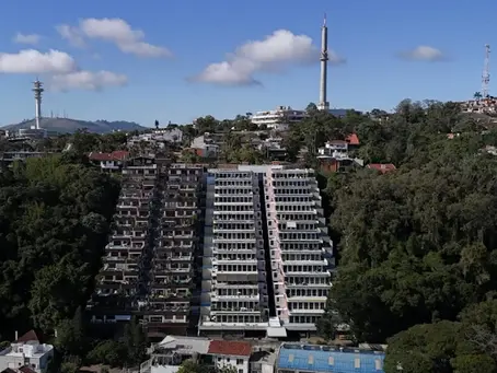 Prédio icônico em formato de escada e com vista para o Beira-Rio em Porto Alegre completa 50 anos