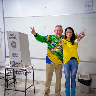 Prefeito Heliomar Franco e primeira-dama Simone Dutra votam em São Leopoldo e destacam importância da eleição