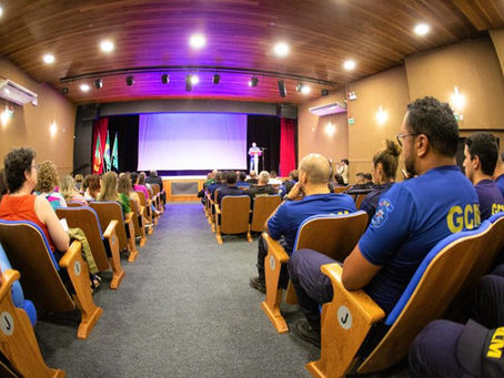 São Leopoldo: Guarda Civil Municipal e rede de professores participam de palestra sobre o espectro autista