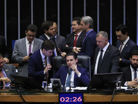 PEC da blindagem é aprovada por deputados e vai ao Senado