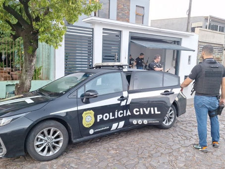 Polícia apreende armas e prende homem durante operação contra extorsão de família de Novo Hamburgo