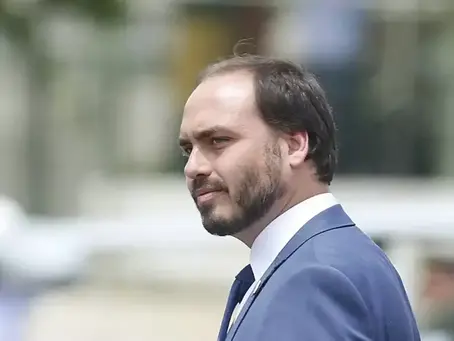 Carlos Bolsonaro anuncia renúncia ao mandato de vereador para disputar o Senado em 2026