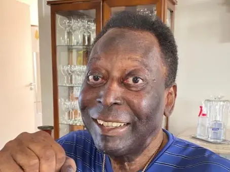 Pelé não responde mais à quimioterapia e está em cuidados paliativos, diz jornal