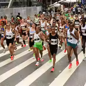 São Silvestre 2025: etíope e tanzaniana triunfam; brasileiros conquistam terceiro lugar no masculino e feminino