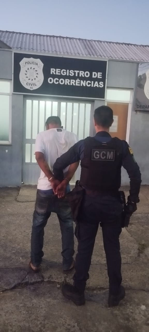 São Leopoldo: Suspeito com 25 passagens pela policia é preso após invadir casa na região central da cidade