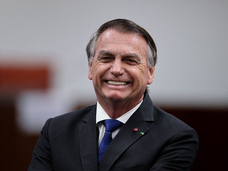 Médico é chamado com urgência para atender nova crise de soluços do ex-presidente Bolsonaro