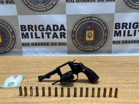 Brigada Militar de São Leopoldo prende homem com arma de fogo