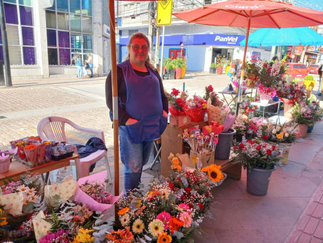 Esquina das Flores: a história da tradicional banca de flores que atua há mais de 50 anos na Rua da Independência