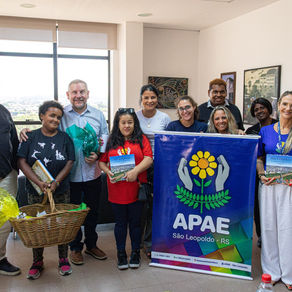 Apae realiza ação especial na Prefeitura em alusão ao Dia Mundial de Conscientização do Autismo