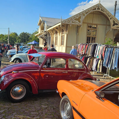 Centenas de visitantes prestigiam encontro de carros antigos no Museu do Trem