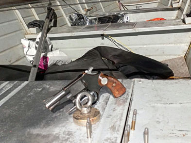 Homem é preso por porte ilegal de arma no bairro Santos Dumont