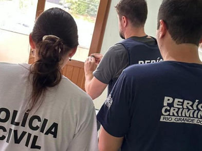 Padre é preso por armazenar pornografia infantil e por suspeita de pedofilia em Guaíba