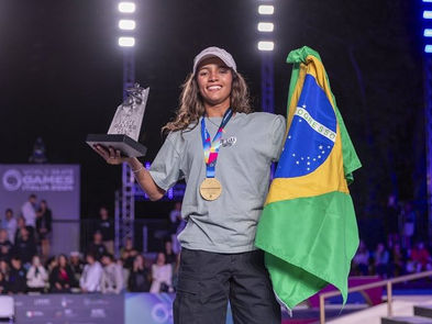 Rayssa Leal supera japonesas e conquista Mundial de skate street