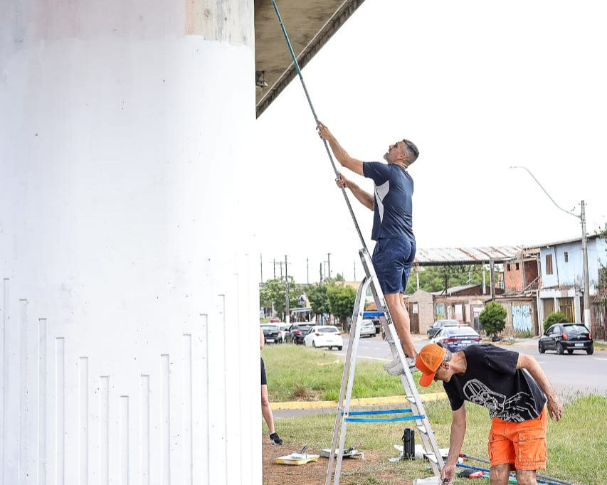 São Leopoldo: mutirão promove revitalização dos pilares da elevada do Trensurb