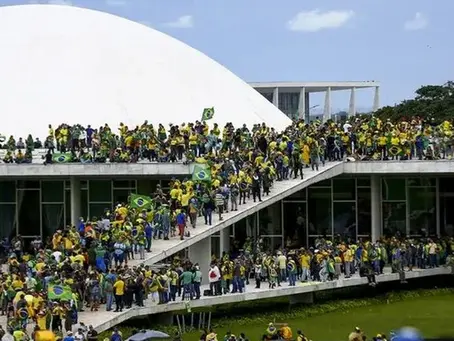 Senadores brasileiros vão aos EUA visitarem fugitivas do 8/1 presas por imigração ilegal