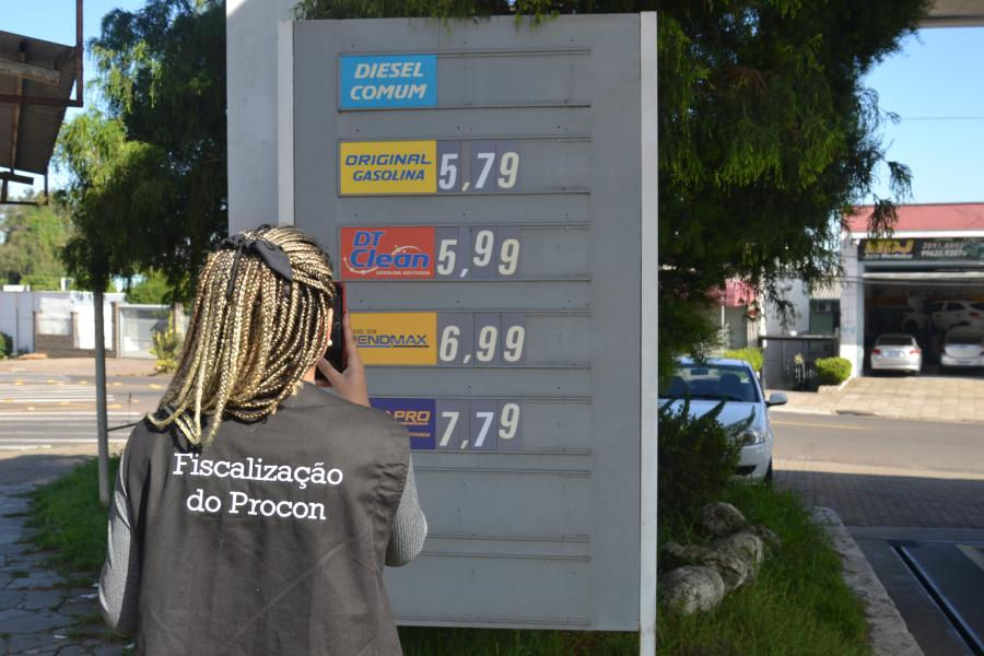 Procon divulga pesquisa de valor de combustíveis no mês de Agosto em São Leopoldo.