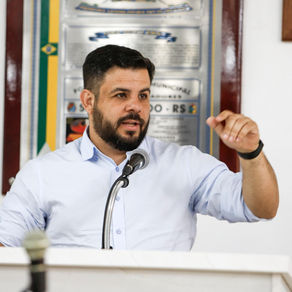 Brizola, mais que um lenço vermelho sobre a camisa azul - Por Geison Freitas