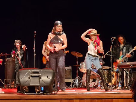 Espetáculo “Elas Cantam e dançam Ney MatoGrosso" empolga público que lotou o Teatro Municipal