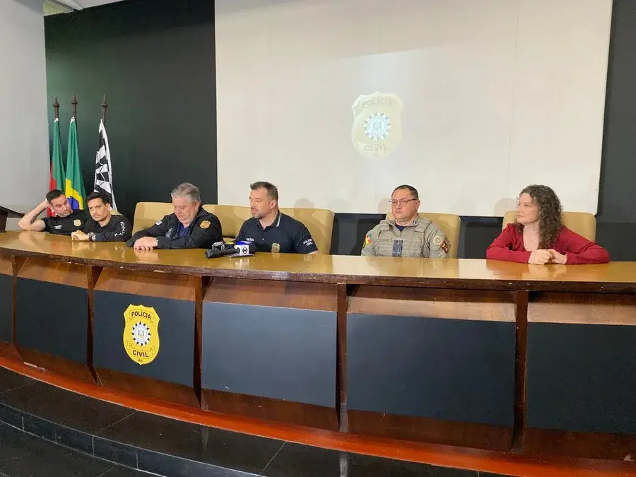 Dois suspeitos são presos pela morte de mulher encontrada em lixeira em Porto Alegre