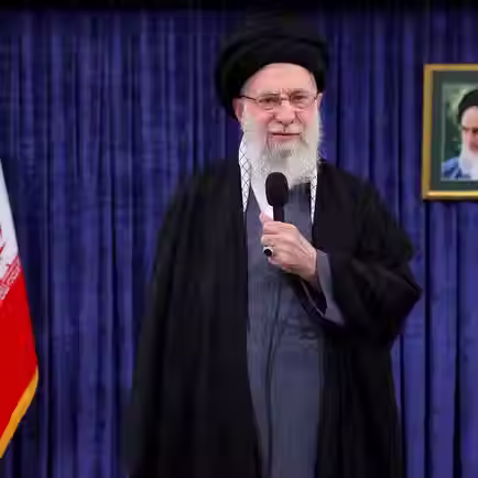 Israel e Trump afirmam que líder supremo do Irã foi morto; Teerã nega informação