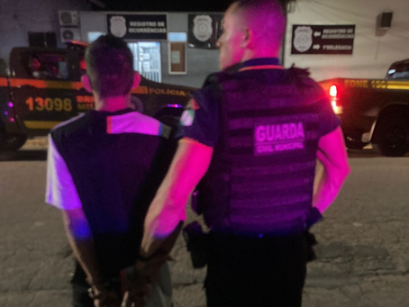 Filho é preso por agredir mãe e padrasto com correia de moto em Estância Velha