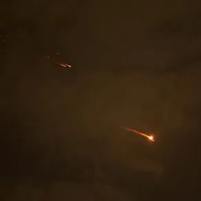 Irã intensifica ataques contra Israel e países do Golfo e ameaça retaliação “devastadora” aos EUA