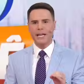 Luiz Bacci zomba do SBT ao vivo e chama emissora de “pobre”