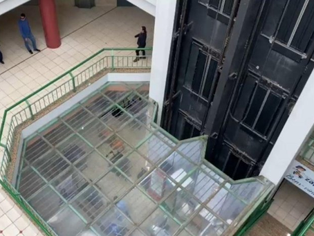Criança morre após cair do quarto andar de shopping em Cruz Alta