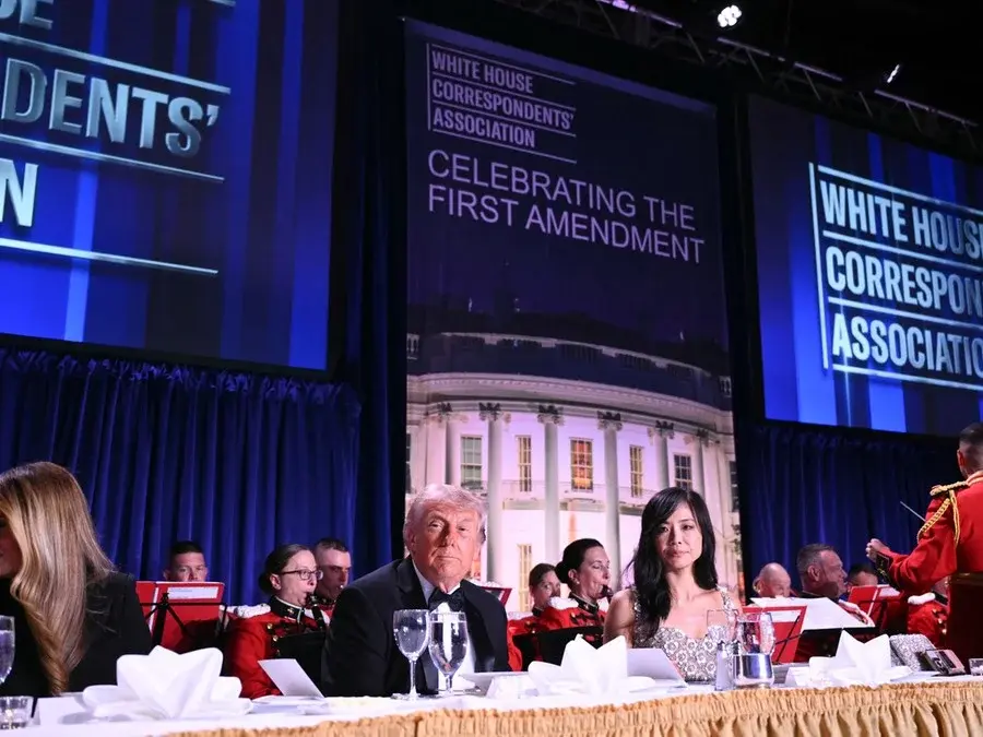 Donald Trump é retirado às pressas de jantar com jornalistas após disparos nos EUA