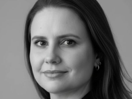 À Espera de Brad Pitt - Por Daniela Bitencourt Andara