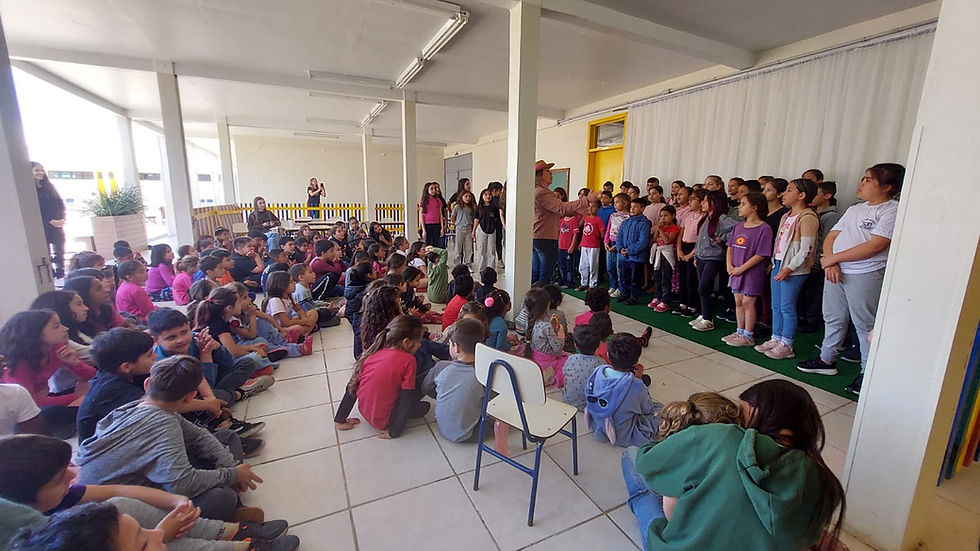 Estudantes apresentam projeto de canto coral infantojuvenil no Teatro Municipal