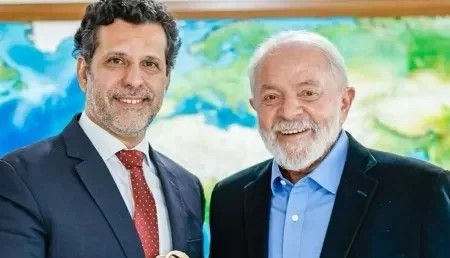 Lula anuncia Leonardo Barchini como novo ministro da Educação